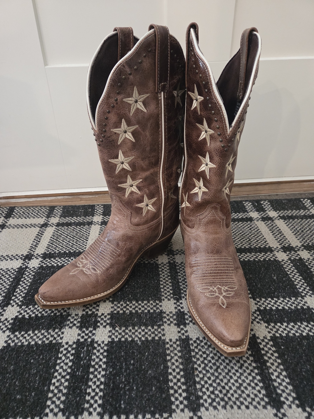 Women's Brown Star-Embroidered Western Cowboy Boots